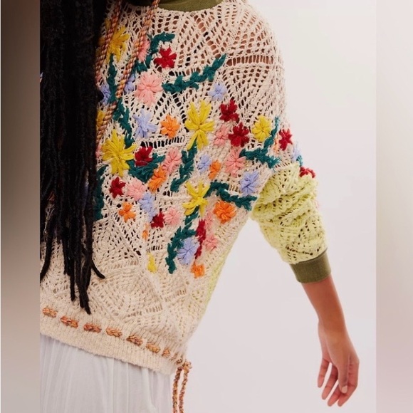 NWT!  Free People Wild Meadow Pullover w Hoodie Crochet Knit Sweater Size L - Picture 4 of 11